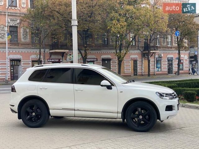 Білий Фольксваген Туарег, об'ємом двигуна 2.97 л та пробігом 230 тис. км за 14800 $, фото 5 на Automoto.ua