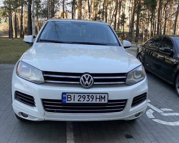 Белый Фольксваген Туарег, объемом двигателя 2.97 л и пробегом 337 тыс. км за 17900 $, фото 1 на Automoto.ua