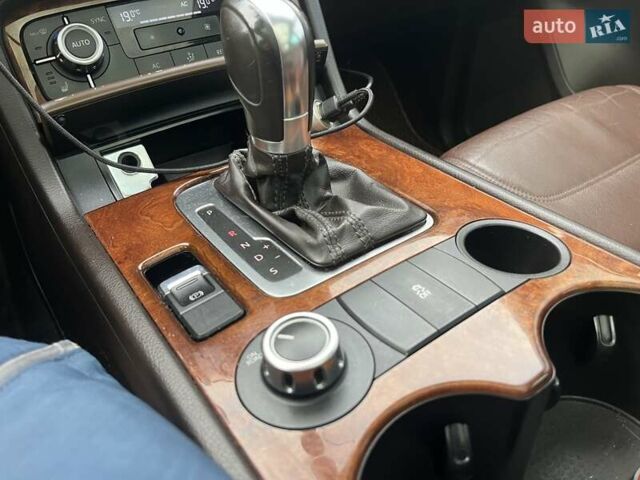 Білий Фольксваген Туарег, об'ємом двигуна 3.6 л та пробігом 272 тис. км за 17500 $, фото 17 на Automoto.ua