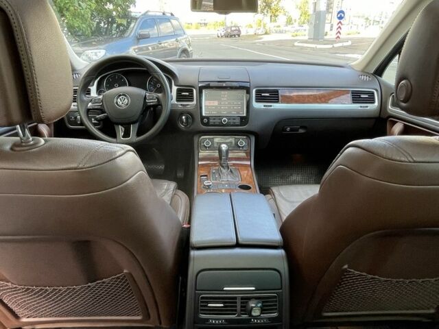 Белый Фольксваген Туарег, объемом двигателя 3 л и пробегом 152 тыс. км за 19500 $, фото 12 на Automoto.ua