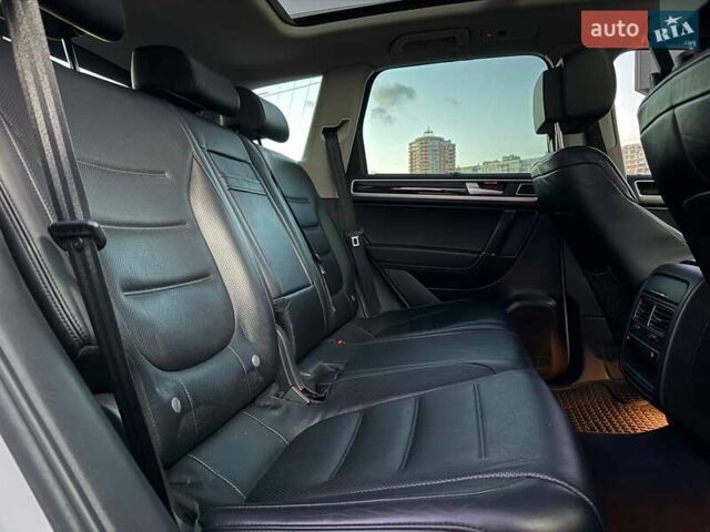 Белый Фольксваген Туарег, объемом двигателя 2.97 л и пробегом 270 тыс. км за 20990 $, фото 10 на Automoto.ua