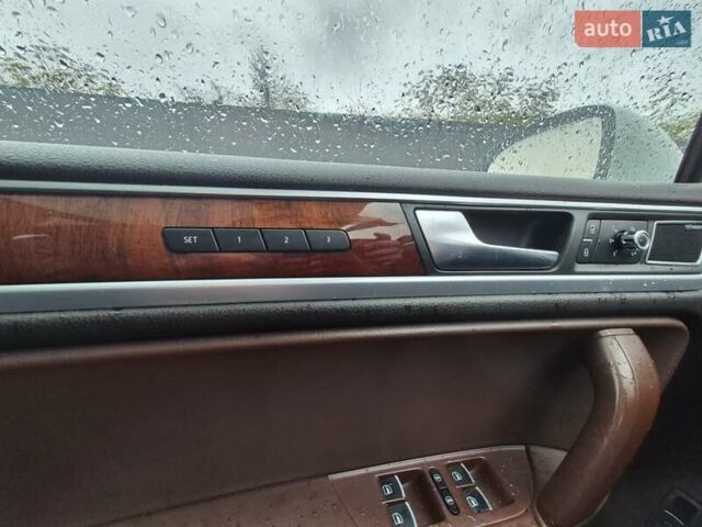 Белый Фольксваген Туарег, объемом двигателя 2.97 л и пробегом 182 тыс. км за 17700 $, фото 17 на Automoto.ua