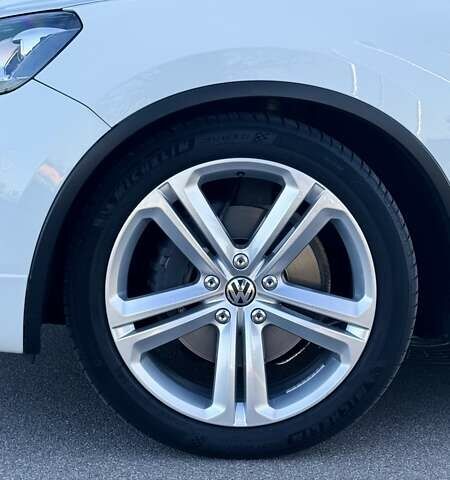 Белый Фольксваген Туарег, объемом двигателя 4.13 л и пробегом 128 тыс. км за 29000 $, фото 10 на Automoto.ua