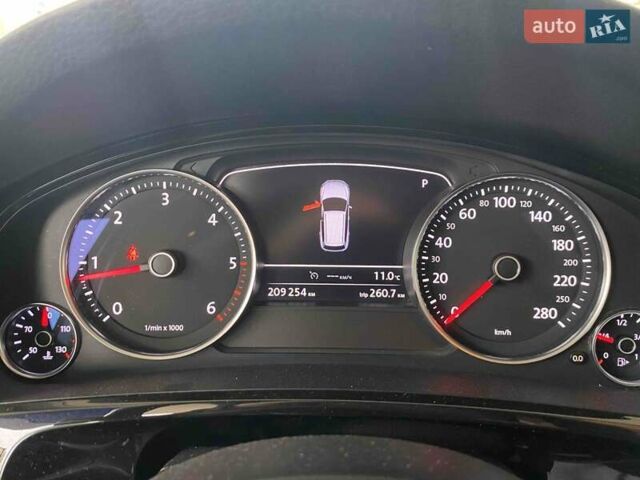 Белый Фольксваген Туарег, объемом двигателя 2.97 л и пробегом 209 тыс. км за 18000 $, фото 20 на Automoto.ua