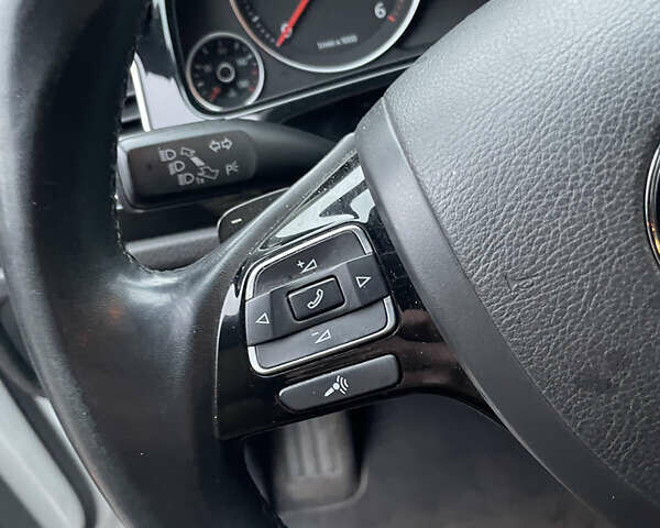 Білий Фольксваген Туарег, об'ємом двигуна 2.97 л та пробігом 130 тис. км за 21300 $, фото 57 на Automoto.ua