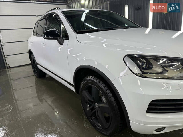 Белый Фольксваген Туарег, объемом двигателя 2.97 л и пробегом 370 тыс. км за 15499 $, фото 1 на Automoto.ua