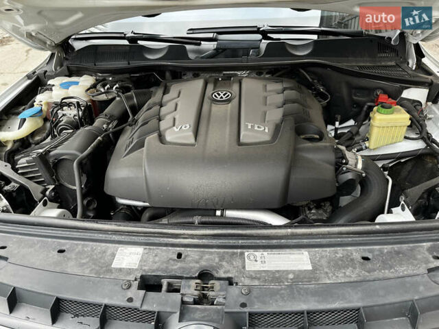Білий Фольксваген Туарег, об'ємом двигуна 2.97 л та пробігом 307 тис. км за 18200 $, фото 16 на Automoto.ua