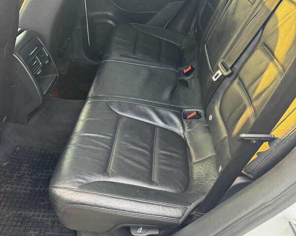 Белый Фольксваген Туарег, объемом двигателя 2.97 л и пробегом 230 тыс. км за 16800 $, фото 11 на Automoto.ua