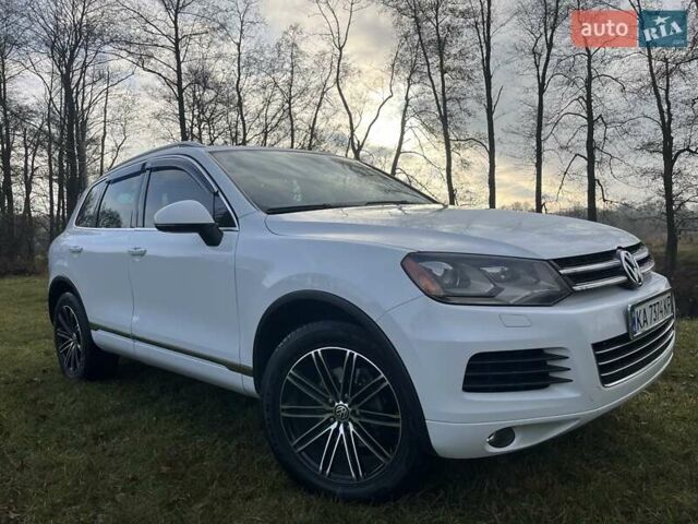 Білий Фольксваген Туарег, об'ємом двигуна 3.6 л та пробігом 272 тис. км за 17500 $, фото 4 на Automoto.ua