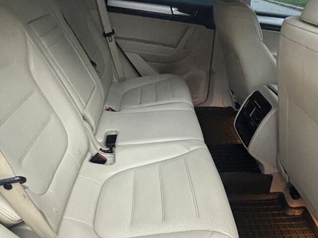 Белый Фольксваген Туарег, объемом двигателя 2.97 л и пробегом 237 тыс. км за 16300 $, фото 14 на Automoto.ua