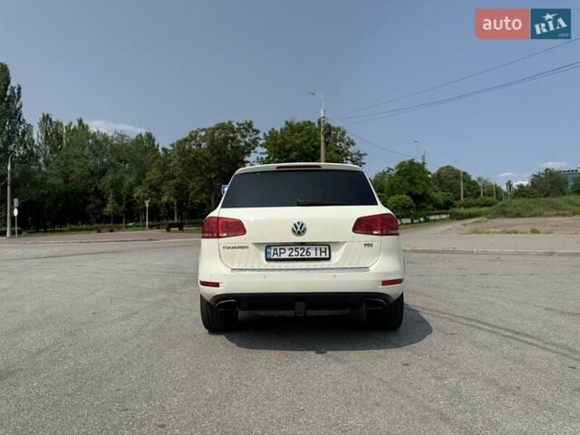 Белый Фольксваген Туарег, объемом двигателя 2.97 л и пробегом 177 тыс. км за 22333 $, фото 2 на Automoto.ua