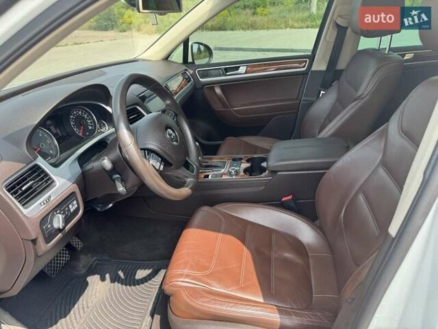 Белый Фольксваген Туарег, объемом двигателя 2.97 л и пробегом 177 тыс. км за 22333 $, фото 9 на Automoto.ua