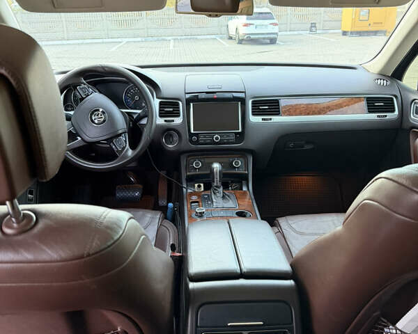 Білий Фольксваген Туарег, об'ємом двигуна 2.97 л та пробігом 265 тис. км за 17500 $, фото 13 на Automoto.ua