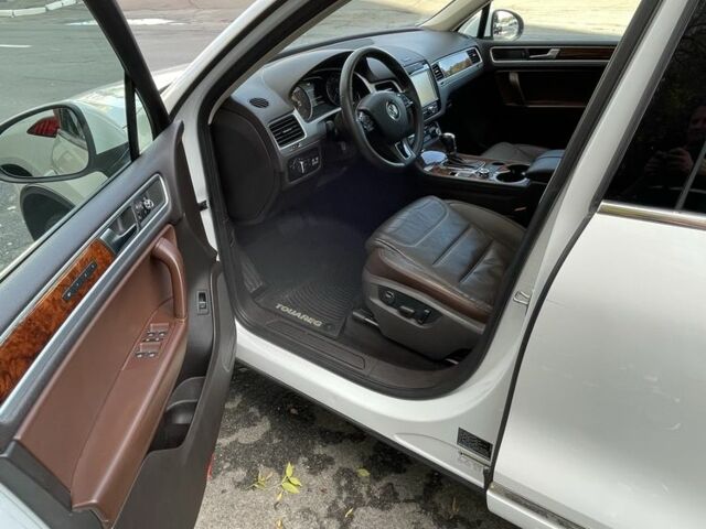 Белый Фольксваген Туарег, объемом двигателя 3 л и пробегом 152 тыс. км за 19500 $, фото 11 на Automoto.ua