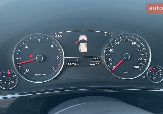 Белый Фольксваген Туарег, объемом двигателя 4.13 л и пробегом 128 тыс. км за 29000 $, фото 12 на Automoto.ua
