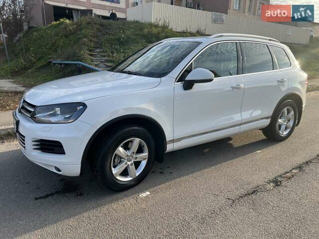 Белый Фольксваген Туарег, объемом двигателя 2.46 л и пробегом 169 тыс. км за 25555 $, фото 6 на Automoto.ua