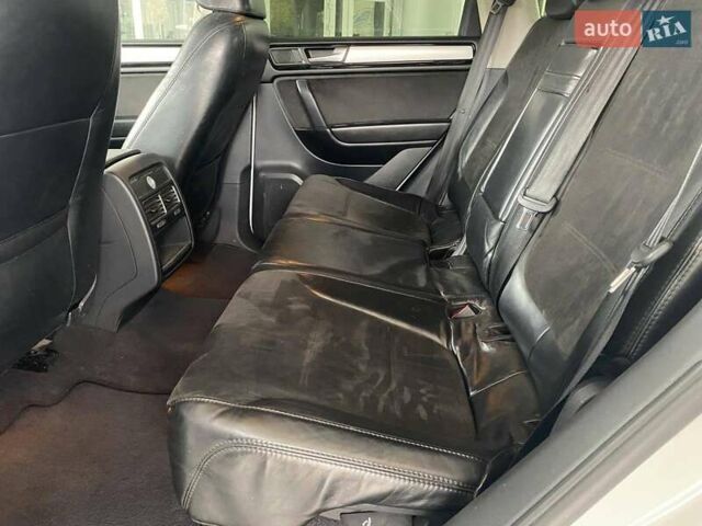 Белый Фольксваген Туарег, объемом двигателя 2.97 л и пробегом 209 тыс. км за 18000 $, фото 14 на Automoto.ua