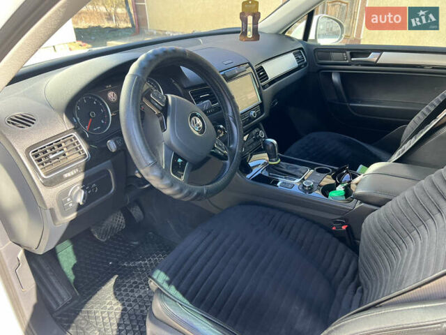 Білий Фольксваген Туарег, об'ємом двигуна 2.97 л та пробігом 248 тис. км за 20500 $, фото 8 на Automoto.ua