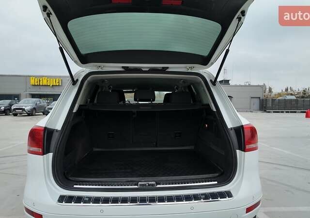 Белый Фольксваген Туарег, объемом двигателя 2.97 л и пробегом 238 тыс. км за 20990 $, фото 8 на Automoto.ua