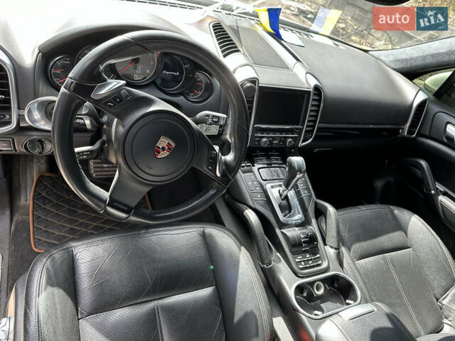 Белый Фольксваген Туарег, объемом двигателя 3 л и пробегом 148 тыс. км за 13000 $, фото 4 на Automoto.ua