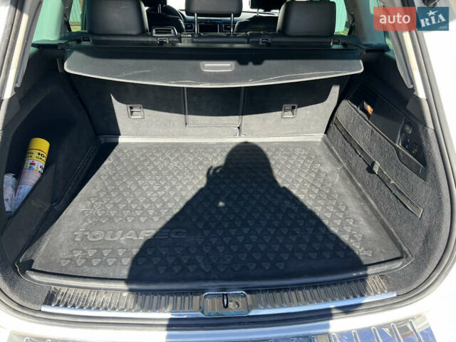 Білий Фольксваген Туарег, об'ємом двигуна 2.97 л та пробігом 248 тис. км за 20500 $, фото 14 на Automoto.ua