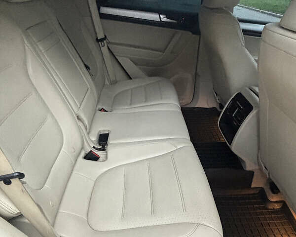 Белый Фольксваген Туарег, объемом двигателя 2.97 л и пробегом 237 тыс. км за 16900 $, фото 20 на Automoto.ua