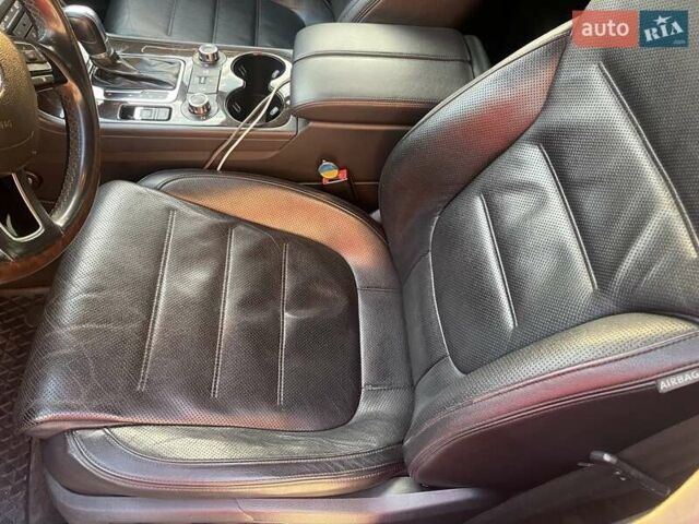 Белый Фольксваген Туарег, объемом двигателя 2.97 л и пробегом 244 тыс. км за 17000 $, фото 14 на Automoto.ua