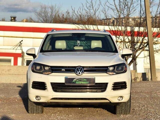 Белый Фольксваген Туарег, объемом двигателя 3 л и пробегом 227 тыс. км за 17850 $, фото 5 на Automoto.ua