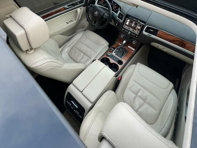 Белый Фольксваген Туарег, объемом двигателя 2.97 л и пробегом 225 тыс. км за 17900 $, фото 23 на Automoto.ua