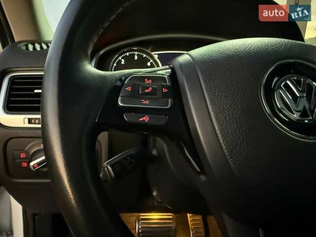 Белый Фольксваген Туарег, объемом двигателя 2.97 л и пробегом 270 тыс. км за 20990 $, фото 22 на Automoto.ua