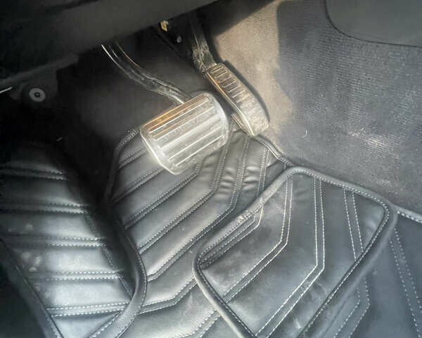 Белый Фольксваген Туарег, объемом двигателя 2.97 л и пробегом 242 тыс. км за 19999 $, фото 31 на Automoto.ua