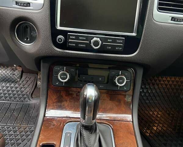 Белый Фольксваген Туарег, объемом двигателя 3 л и пробегом 176 тыс. км за 20000 $, фото 11 на Automoto.ua