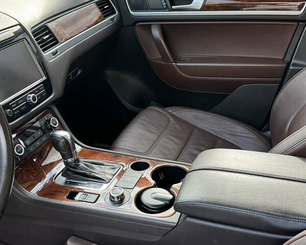 Белый Фольксваген Туарег, объемом двигателя 3 л и пробегом 175 тыс. км за 17500 $, фото 7 на Automoto.ua