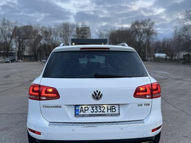 Білий Фольксваген Туарег, об'ємом двигуна 3 л та пробігом 318 тис. км за 17500 $, фото 4 на Automoto.ua