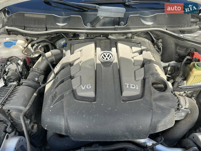 Білий Фольксваген Туарег, об'ємом двигуна 2.97 л та пробігом 248 тис. км за 20500 $, фото 12 на Automoto.ua
