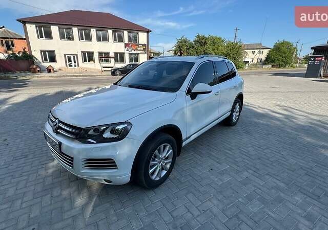 Белый Фольксваген Туарег, объемом двигателя 2.97 л и пробегом 257 тыс. км за 18500 $, фото 1 на Automoto.ua