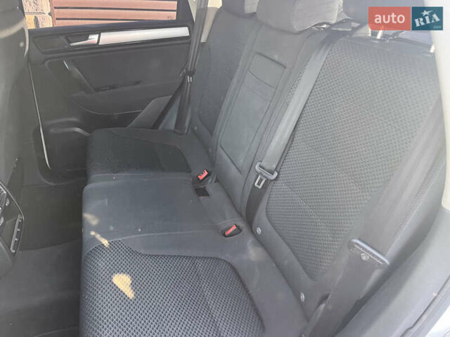 Білий Фольксваген Туарег, об'ємом двигуна 2.97 л та пробігом 264 тис. км за 19000 $, фото 6 на Automoto.ua