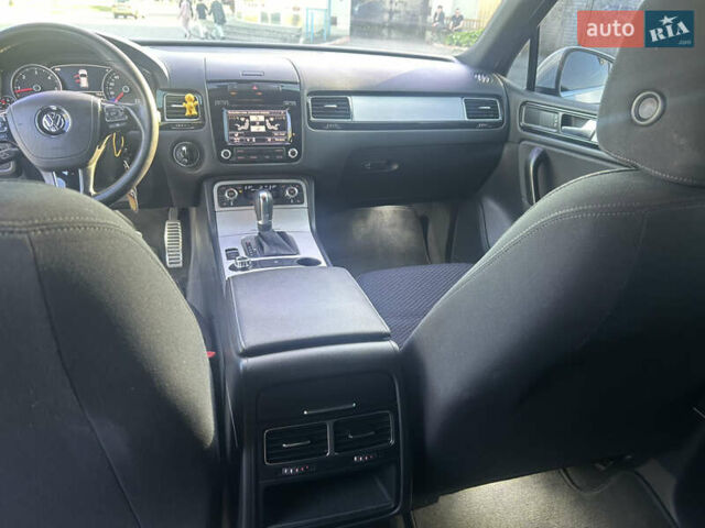 Белый Фольксваген Туарег, объемом двигателя 2.97 л и пробегом 245 тыс. км за 20000 $, фото 10 на Automoto.ua