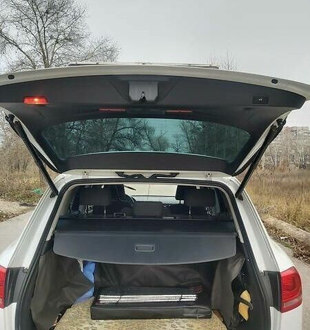 Белый Фольксваген Туарег, объемом двигателя 3 л и пробегом 208 тыс. км за 16000 $, фото 5 на Automoto.ua