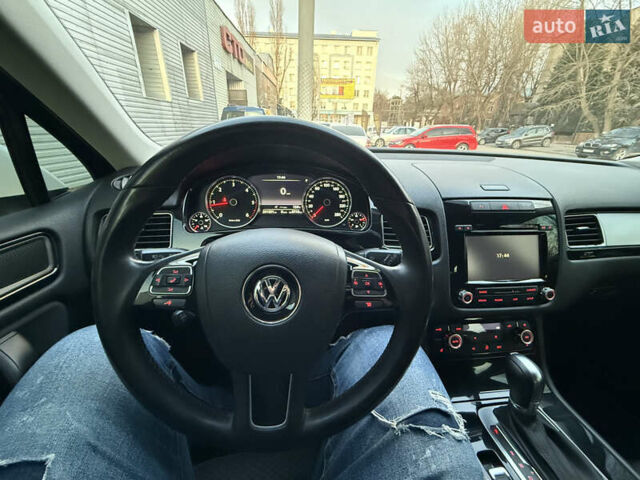 Білий Фольксваген Туарег, об'ємом двигуна 2.97 л та пробігом 231 тис. км за 17999 $, фото 27 на Automoto.ua