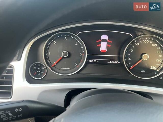 Белый Фольксваген Туарег, объемом двигателя 2.46 л и пробегом 169 тыс. км за 25555 $, фото 15 на Automoto.ua