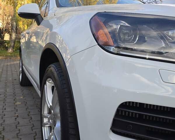 Белый Фольксваген Туарег, объемом двигателя 2.97 л и пробегом 290 тыс. км за 17500 $, фото 17 на Automoto.ua