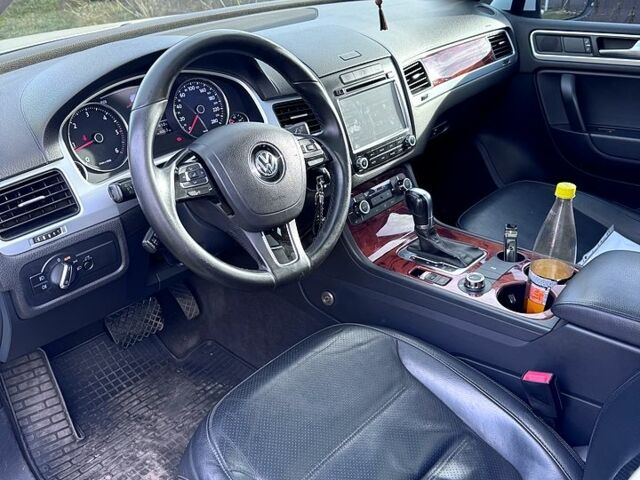 Білий Фольксваген Туарег, об'ємом двигуна 3 л та пробігом 247 тис. км за 20000 $, фото 5 на Automoto.ua