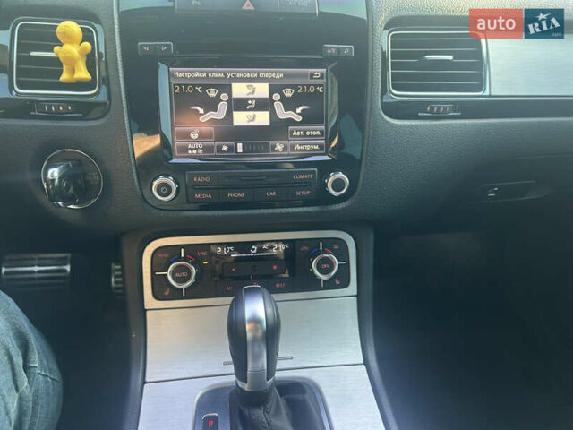 Белый Фольксваген Туарег, объемом двигателя 2.97 л и пробегом 245 тыс. км за 20000 $, фото 14 на Automoto.ua