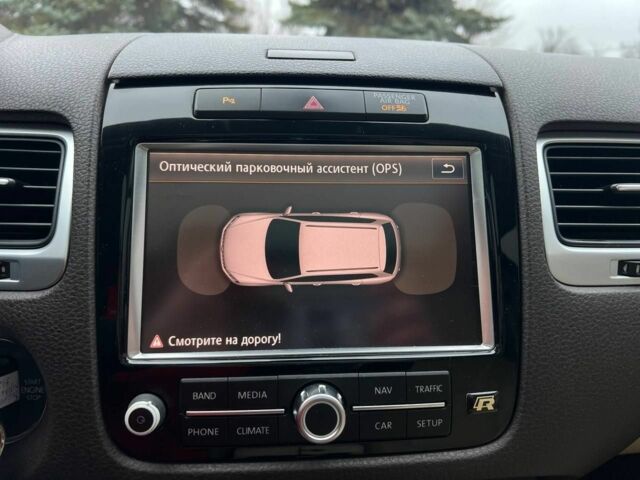 Белый Фольксваген Туарег, объемом двигателя 3 л и пробегом 228 тыс. км за 17500 $, фото 10 на Automoto.ua