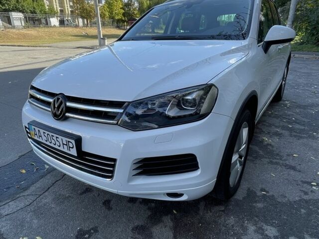 Белый Фольксваген Туарег, объемом двигателя 3 л и пробегом 152 тыс. км за 19500 $, фото 4 на Automoto.ua