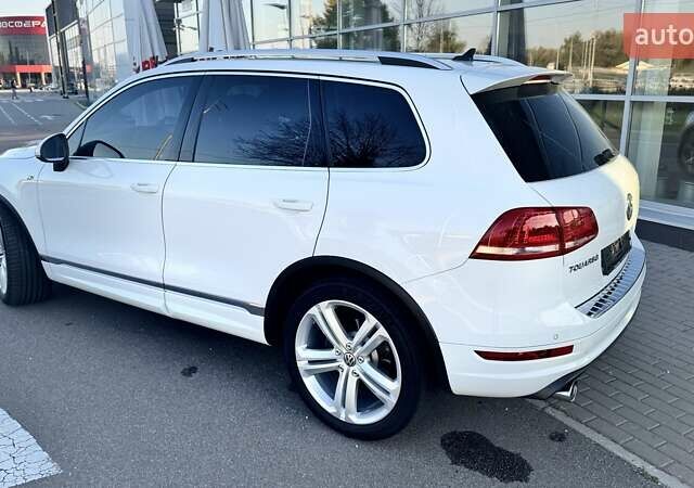 Белый Фольксваген Туарег, объемом двигателя 4.13 л и пробегом 128 тыс. км за 29000 $, фото 6 на Automoto.ua
