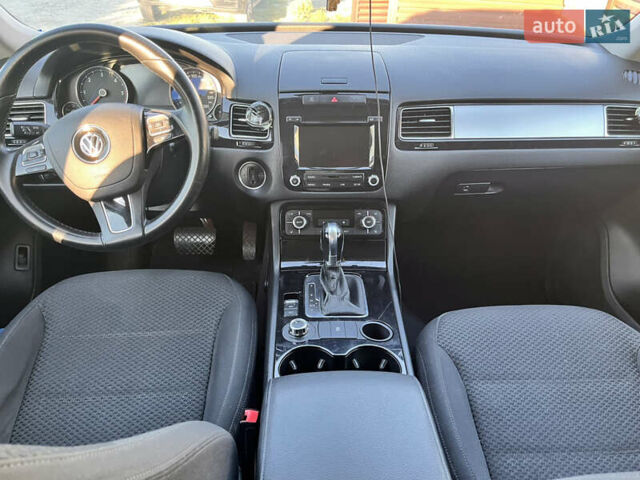 Білий Фольксваген Туарег, об'ємом двигуна 2.97 л та пробігом 264 тис. км за 19000 $, фото 4 на Automoto.ua
