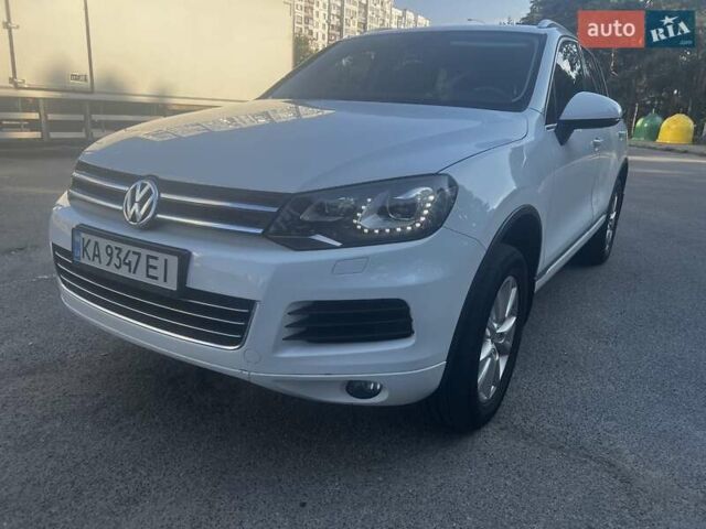 Белый Фольксваген Туарег, объемом двигателя 2.97 л и пробегом 244 тыс. км за 17000 $, фото 1 на Automoto.ua
