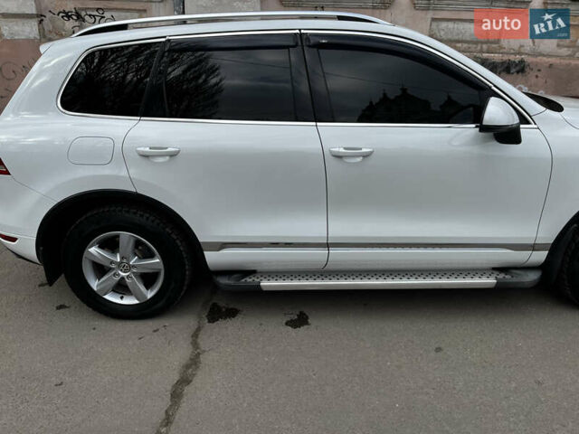 Білий Фольксваген Туарег, об'ємом двигуна 2.97 л та пробігом 307 тис. км за 18200 $, фото 12 на Automoto.ua